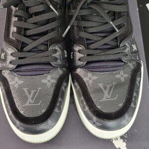 LV TRAINER Mens size 8
